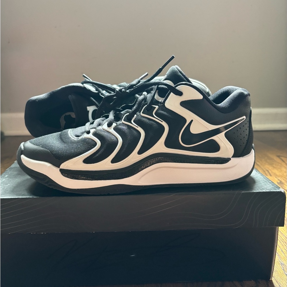 Nike Men’s KD 17 Black and White Low-Top Sneakers